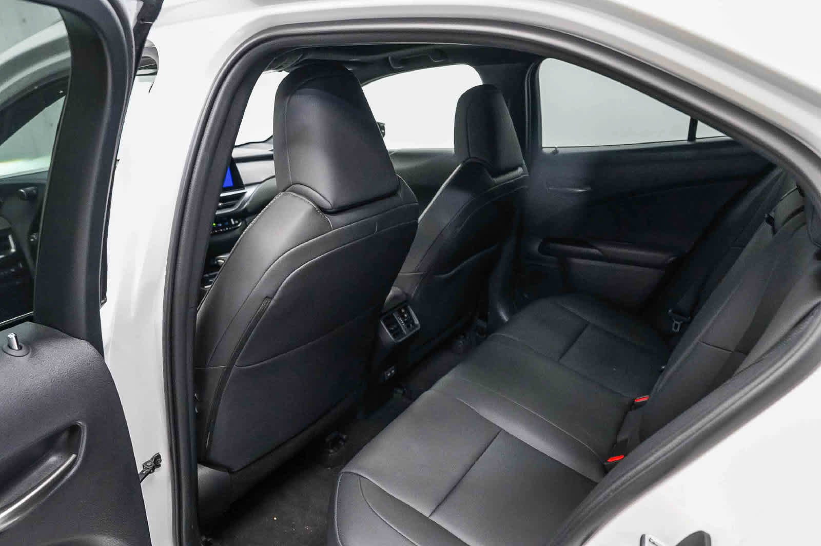 Used 2024 Lexus UX 250h FWD w/ Premium Package image 19
