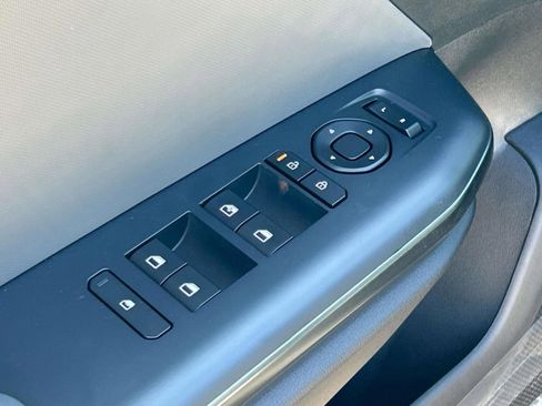 New 2025 Kia K4 LXS image 19