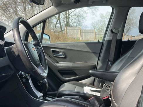 Used 2017 Chevrolet Trax LT w/ LT Convenience Package image 11