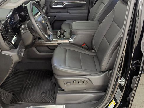 Used 2025 Chevrolet Silverado 2500 LTZ w/ LTZ Convenience Package image 5