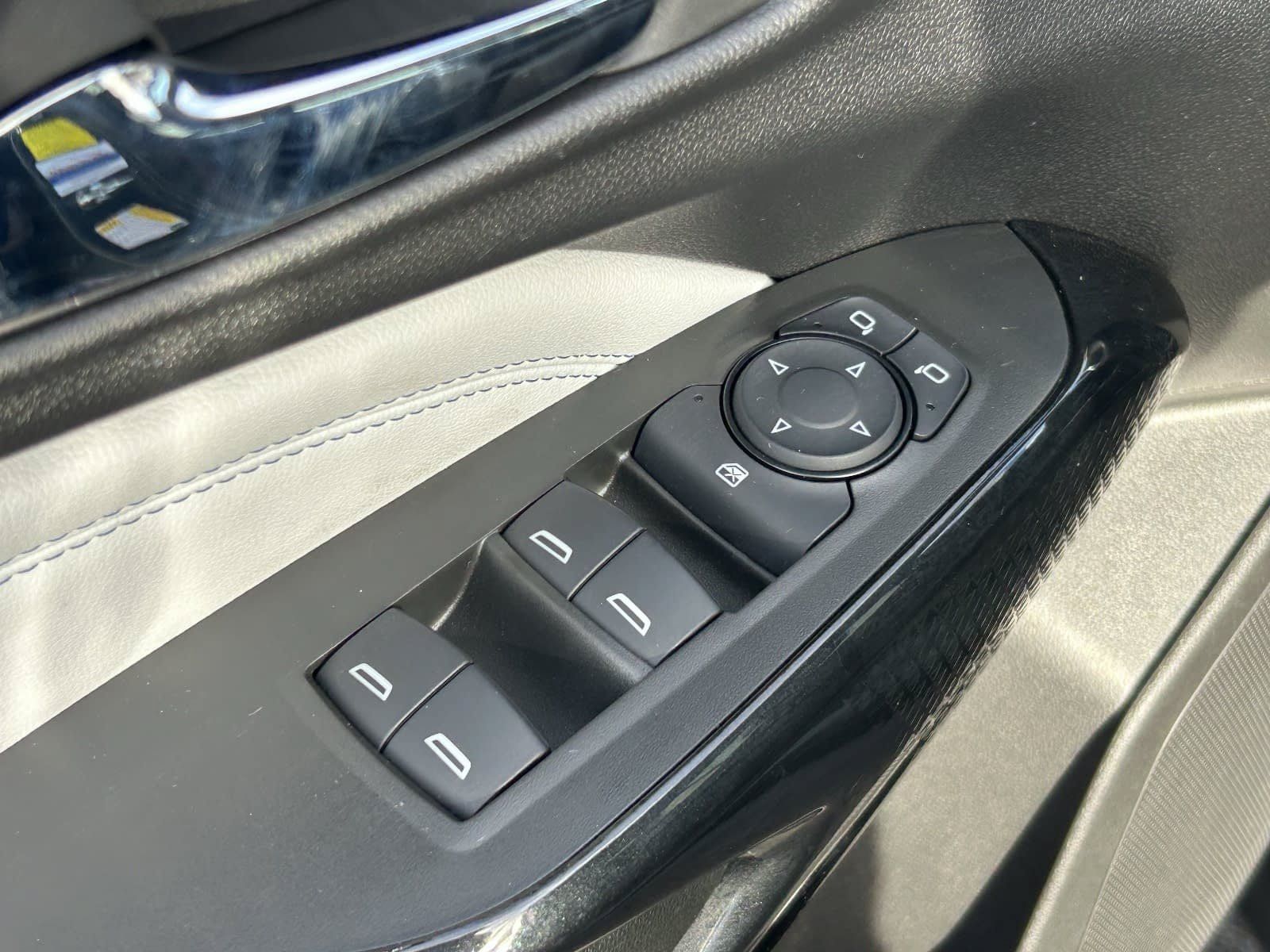 Used 2025 Chevrolet Trax LT FWD image 25