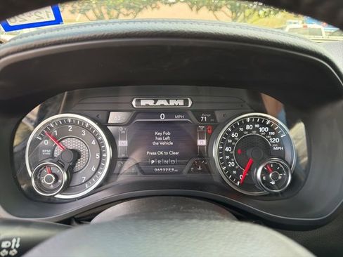 Used 2024 RAM 1500 Laramie image 25
