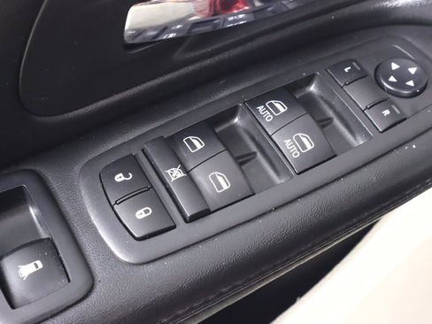 Used 2018 Dodge Grand Caravan SE w/ UConnect Hands-Free Group image 20