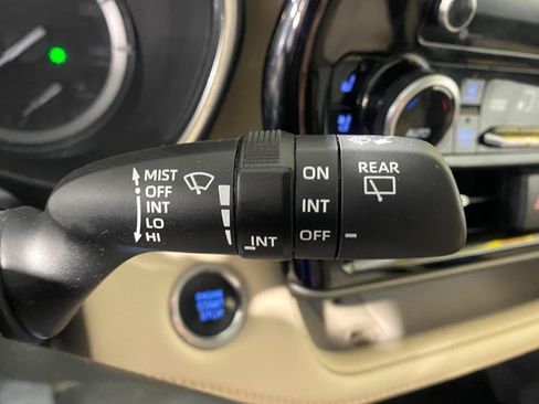 Used 2021 Toyota Highlander Limited AWD/4WD image 26