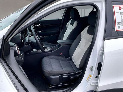 Used 2024 Chevrolet Trax RS w/ Sunroof Package image 23