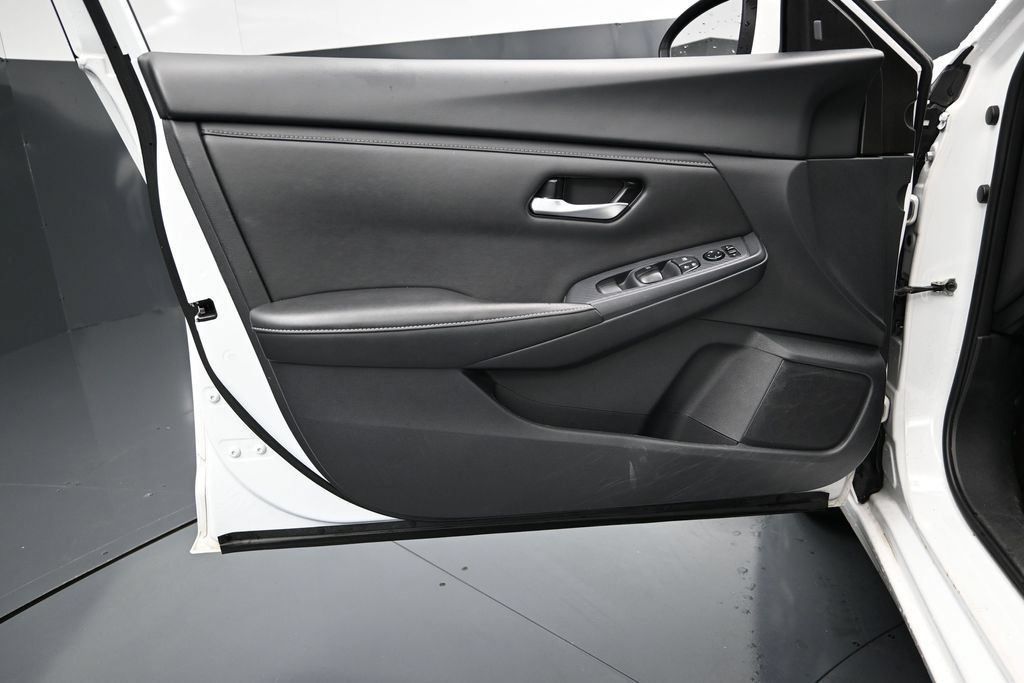 Used 2024 Nissan Sentra SV FWD image 17