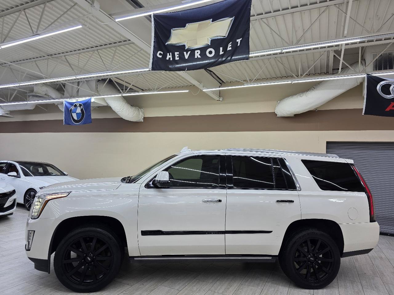 Used 2015 Cadillac Escalade Platinum AWD/4WD image 9