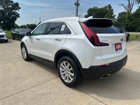 Used 2023 Cadillac XT4 Luxury w/ Cold Weather Package FWD image 5