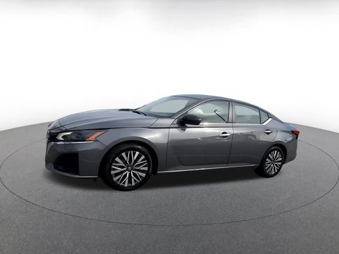 Used 2025 Nissan Altima 2.5 SV image 7