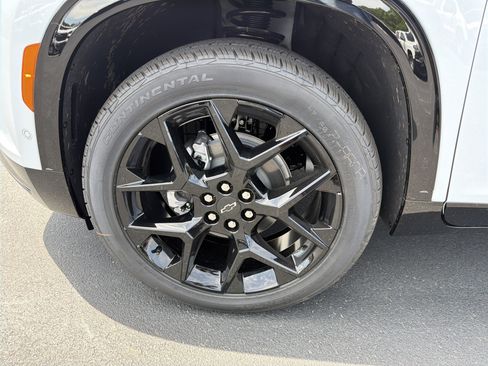 New 2026 Chevrolet Traverse RS w/ LPO, Floor Liner Package FWD image 11