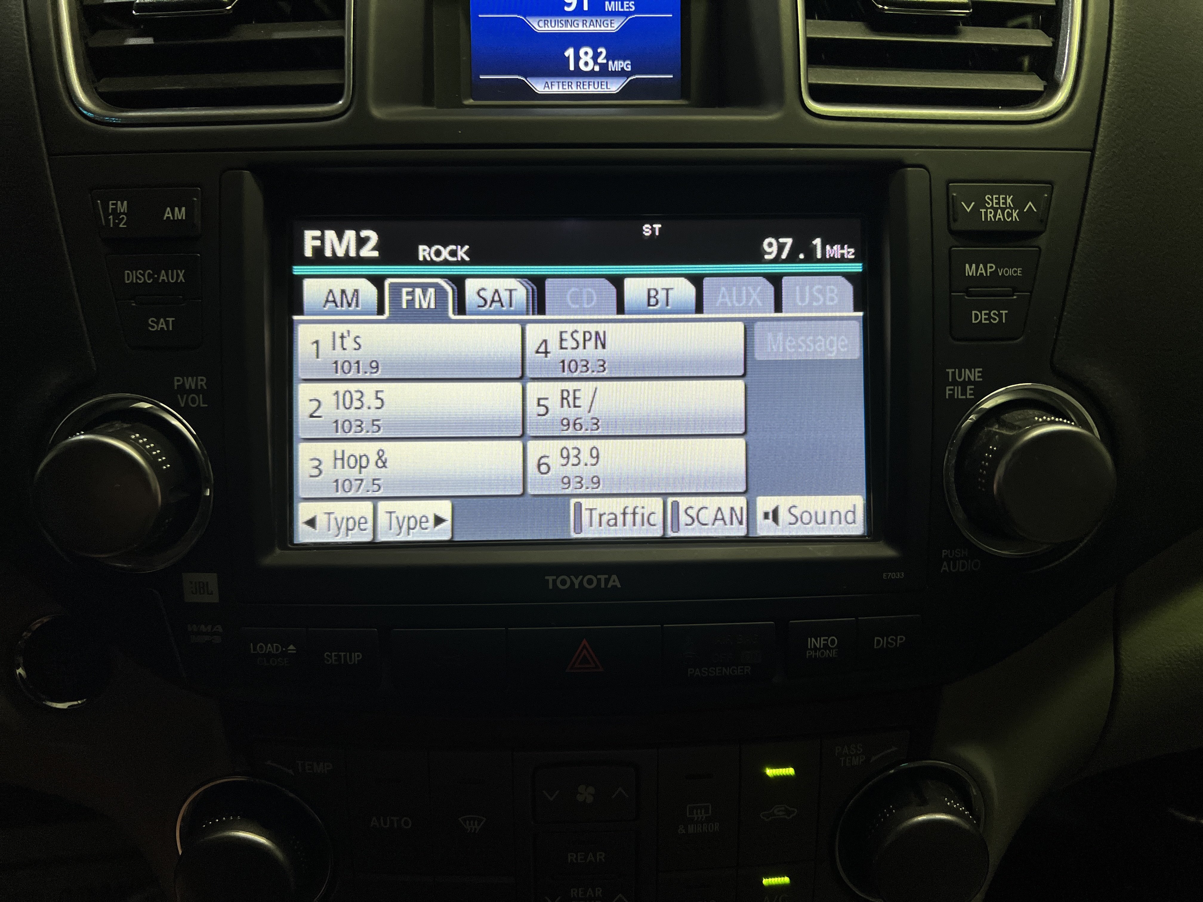 Used 2011 Toyota Highlander Limited w/ Tow Pkg FWD image 19