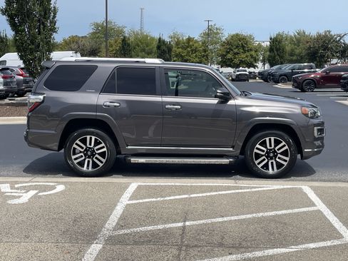 Used 2018 Toyota 4Runner Limited AWD/4WD image 10