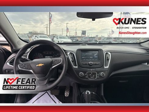 Used 2017 Chevrolet Malibu LT image 39