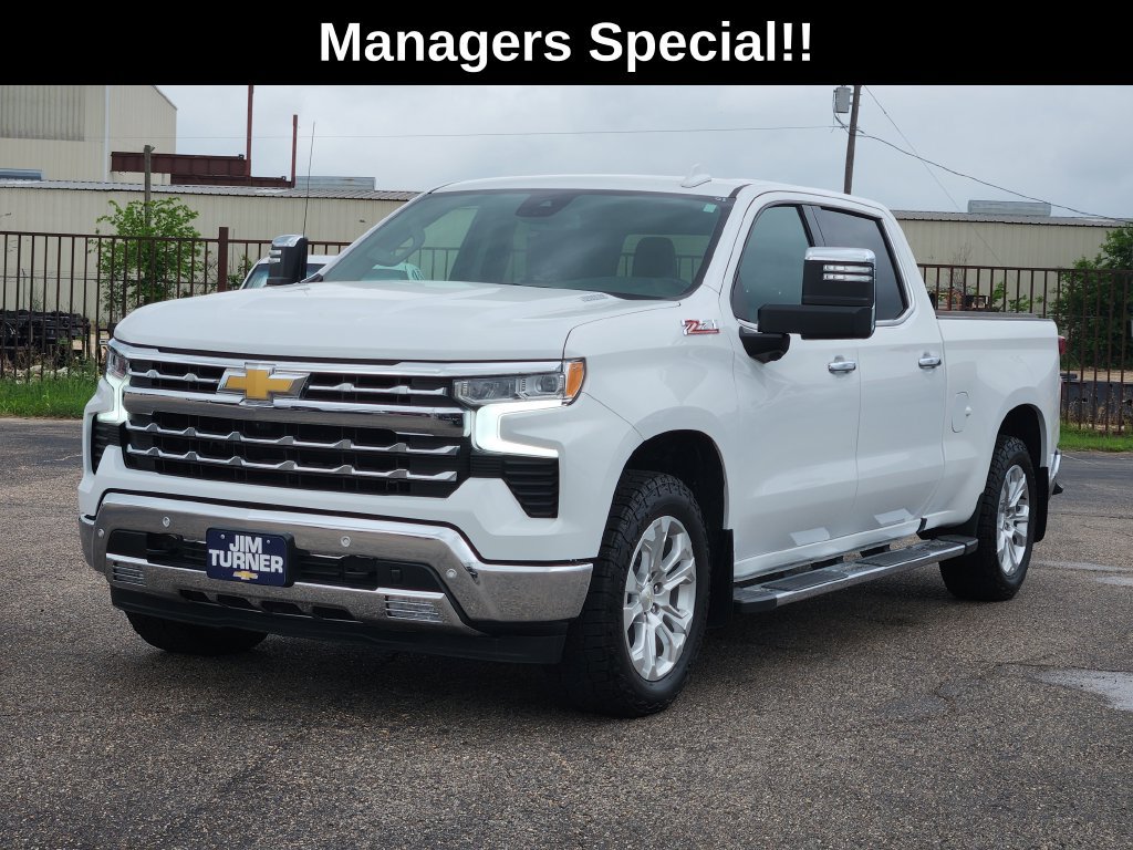 Used 2024 Chevrolet Silverado 1500 LTZ AWD/4WD image 3