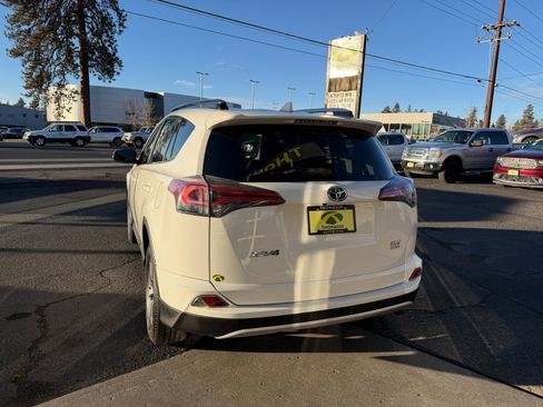 Used 2018 Toyota RAV4 XLE image 4