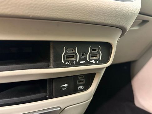 Used 2022 Chrysler Pacifica Touring-L image 33