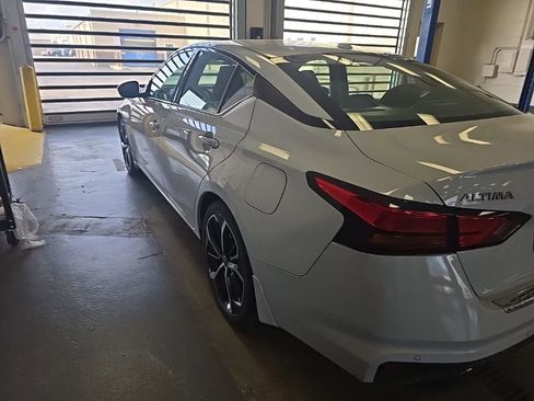 Used 2023 Nissan Altima 2.5 SR w/ SR Premium Package image 1