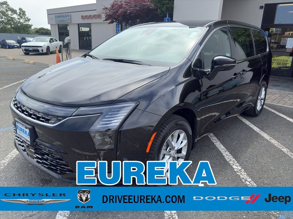 New 2027 Chrysler Pacifica Select w/ Family Tech Group AWD/4WD image 1