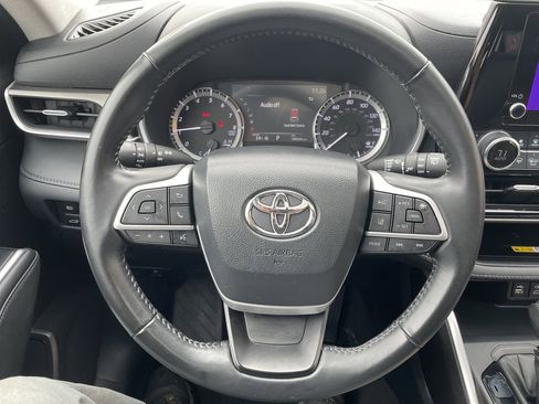 Used 2023 Toyota Highlander XLE image 16