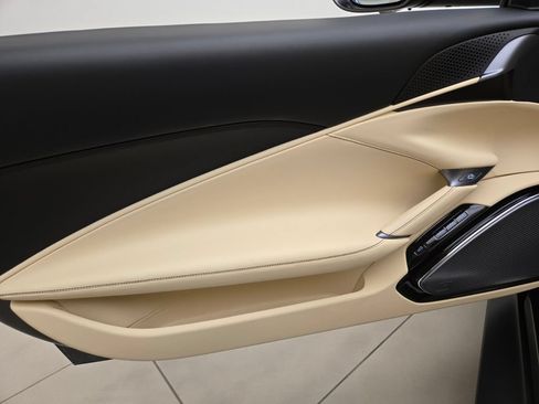 Used 2024 Ferrari Roma Spider RWD image 31