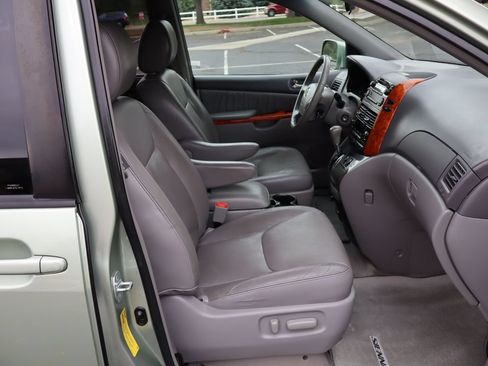 Used 2009 Toyota Sienna XLE FWD image 24