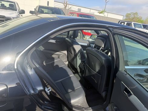 Used 2009 Mercedes-Benz C 300 Sedan image 16