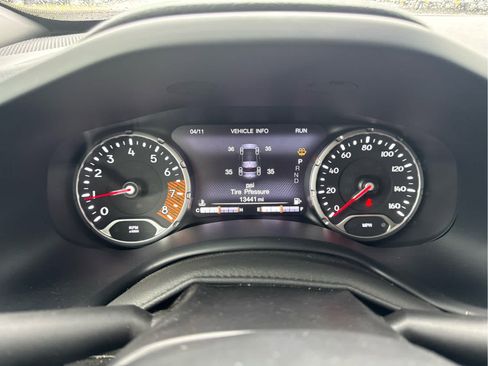 Used 2023 Jeep Renegade Latitude image 10