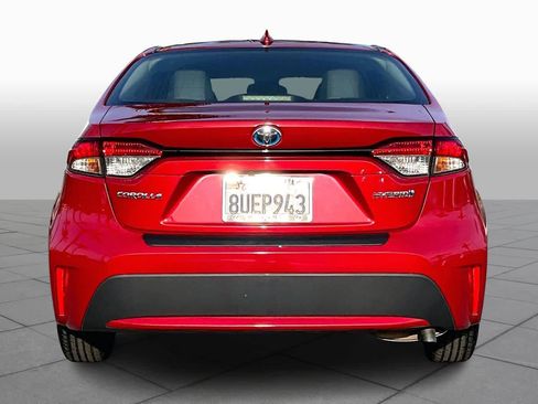 Used 2021 Toyota Corolla LE image 4