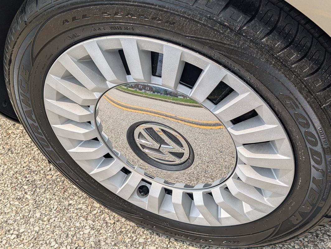 Used 2014 Volkswagen Beetle TDI FWD image 19
