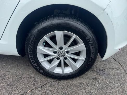 Used 2016 Volkswagen Golf S FWD image 16