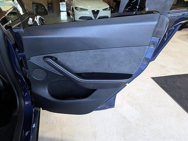 Used 2023 Tesla Model Y Long Range AWD/4WD image 26