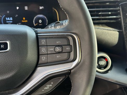 Used 2023 Jeep Wagoneer Series II w/ Convenience Group I image 16