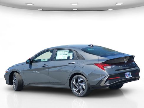 New 2025 Hyundai Elantra SEL image 5