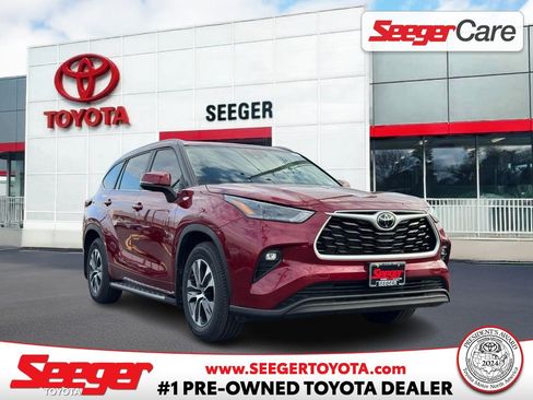 Used 2024 Toyota Highlander image 1