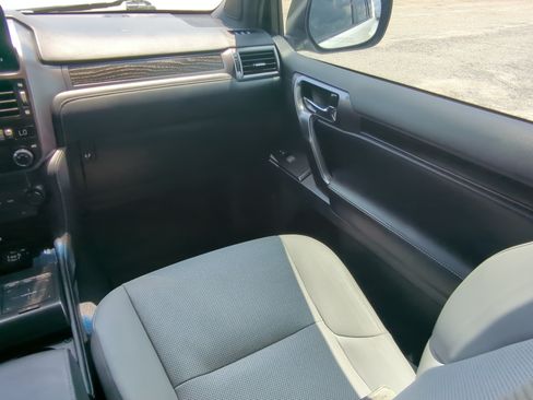 Used 2023 Lexus GX 460 w/ Black Line Special Edition AWD/4WD image 15