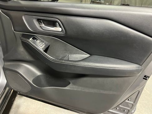 Used 2024 Nissan Rogue SV AWD/4WD image 10