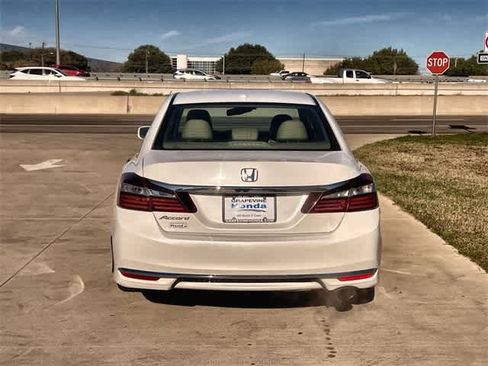 Certified 2017 Honda Accord EX-L image 6