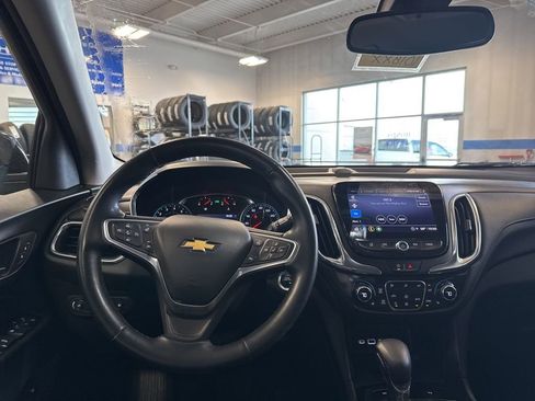 Used 2023 Chevrolet Equinox Premier image 10