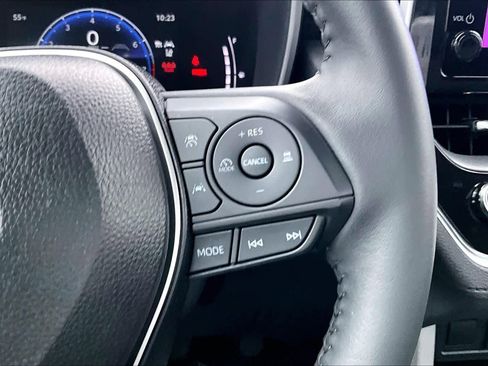 Used 2025 Toyota Corolla Cross XLE image 24