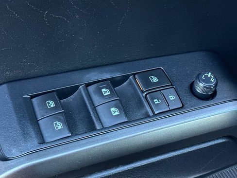 Used 2022 Toyota Tacoma TRD Off-Road image 11