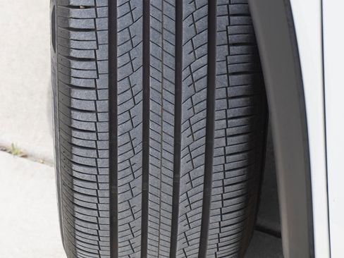 Used 2024 Nissan Rogue SV image 5