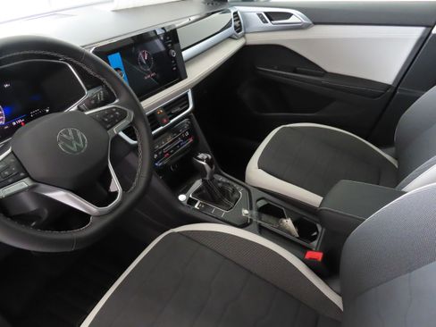 New 2025 Volkswagen Taos SE image 22