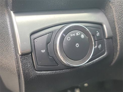 Used 2019 Ford Explorer XLT image 31