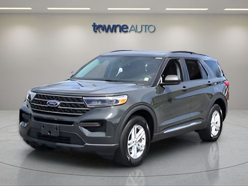 Used 2023 Ford Explorer XLT AWD/4WD image 2