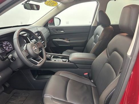 Used 2025 Nissan Pathfinder SL image 28
