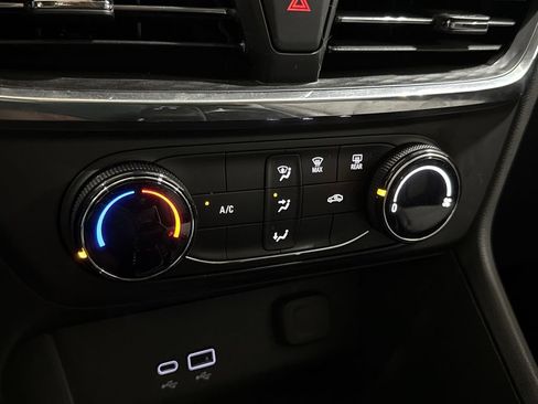 Used 2025 Buick Encore GX Preferred FWD image 16