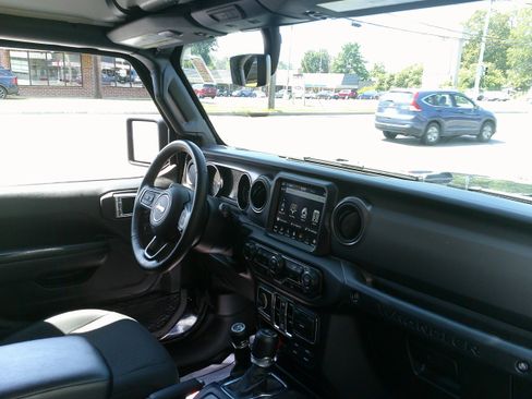 Used 2021 Jeep Wrangler Unlimited Sport image 25