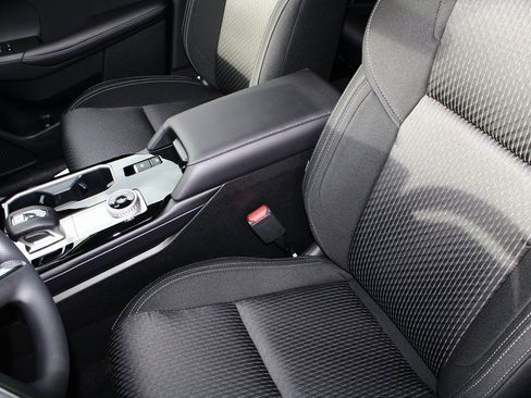 New 2026 Mitsubishi Outlander ES image 3