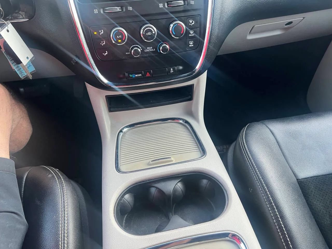 Used 2017 Dodge Grand Caravan SXT FWD image 11