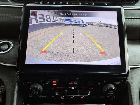 Used 2023 Jeep Grand Cherokee Limited image 20